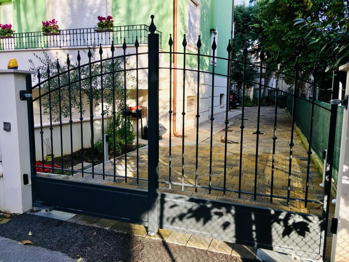 Residenza Elena Appartement Rimini Buitenkant foto